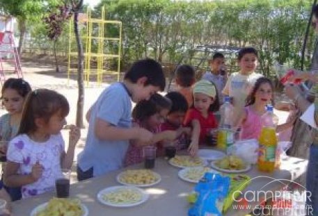 Los alumnos de Peraleda se despiden con una fiesta de las extraescolares 